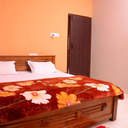Coorg Girinivas Deluxe Homestay-Wi-Fi Madikeri Exterior foto